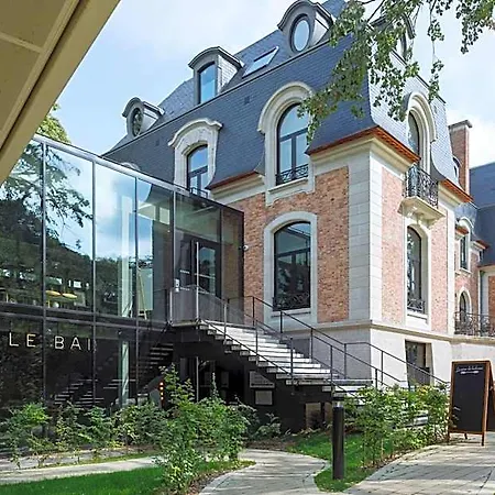 Bienheureux & Restaurant Hotel Wasquehal