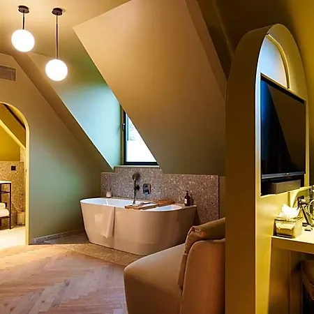 Bienheureux & Restaurant Hotel 3*